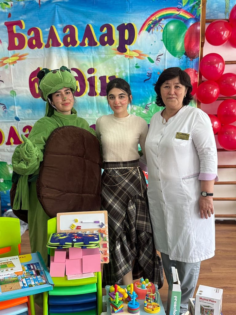 Бүгін, 23 сәуір — Түркия мемлекетінде аталып өтетін Балаларды қорғау күніне орай, ХҚТУ студенттері орталығымыздың бүлдіршіндеріне ерекше көңіл-күй сыйлады 🤍